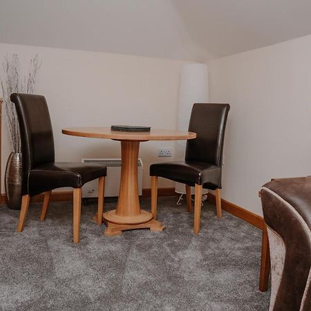 Lovely New 1 Bedroom Loft Apartment With On Drive Parking 特罗布里奇 外观 照片