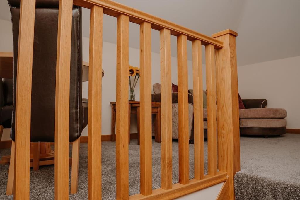 Lovely New 1 Bedroom Loft Apartment With On Drive Parking 特罗布里奇 外观 照片